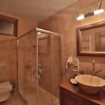 Отель Caravanserai