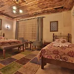 Отель Caravanserai