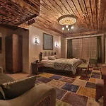 Отель Caravanserai