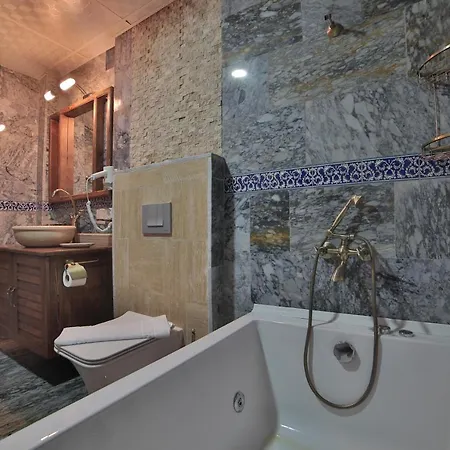 Caravanserai 酒店 3*